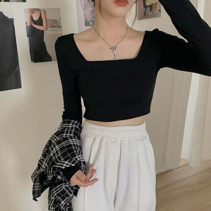 Mix áo croptop và quần cạp cao