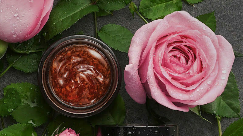 Mặt nạ hoa hồng có thể kéo dài được tuổi xuân của các nàng