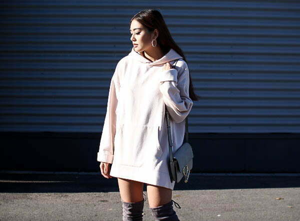 Áo hoodie dáng dài thích hợp cho các bạn nữ cao ráo, ưa chuộng sự nữ tính