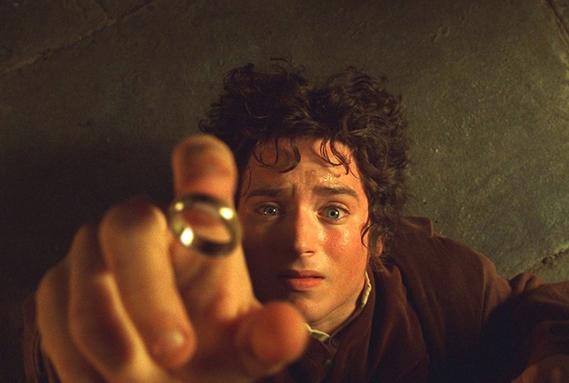 Frodo Baggins và chiếc nhẫn thần
