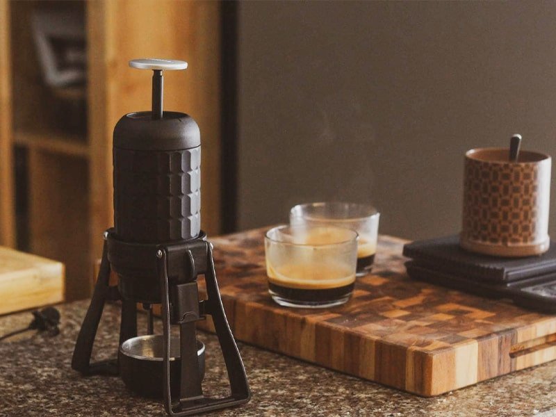 Máy pha cầm tay có thiết kế nhỏ gọn, có thể mang đi bất cứ đâu