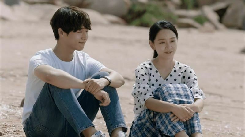 Shin Hye Sun (bên phải) và Yang Se Jong (bên trái)