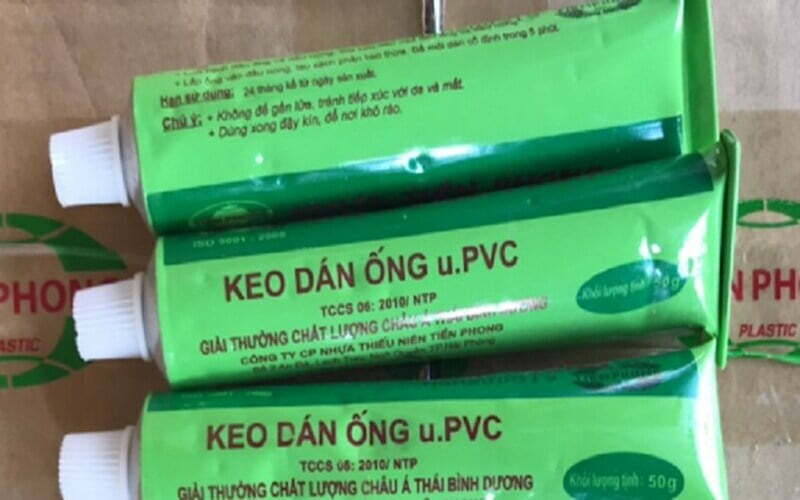 Tác hại của keo nhựa PVC khi dính lên quần áo