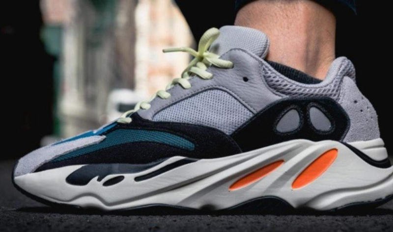 Giày Yeezy 700