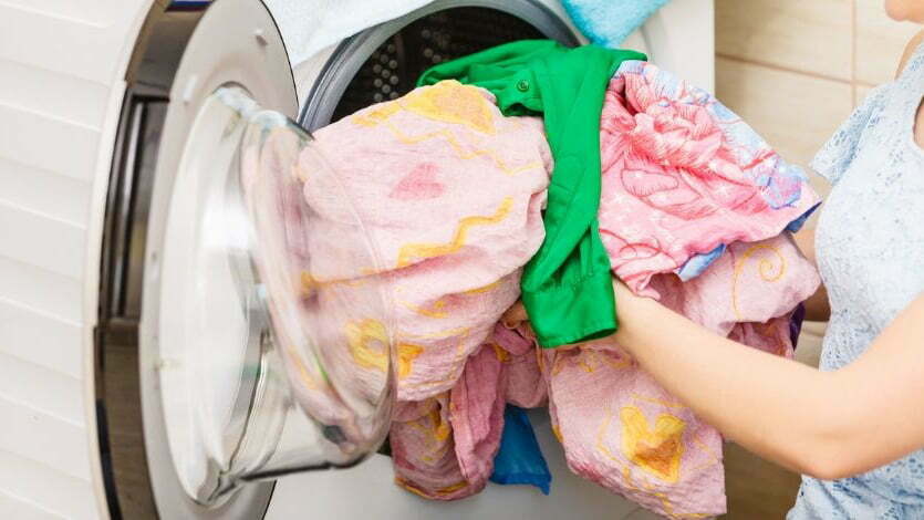 Không giặt một lần quá nhiều quần áo