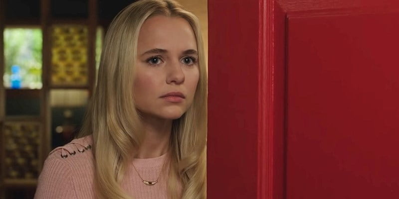 Madison Iseman trong vai Mary Ellen