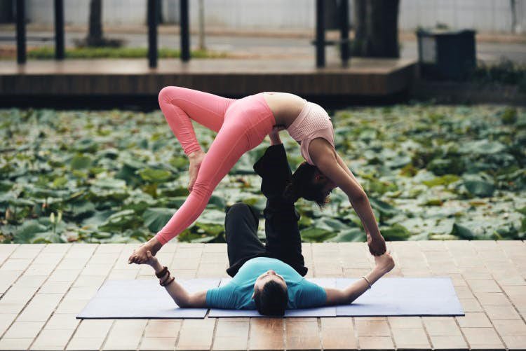 Yoga đôi là gì?