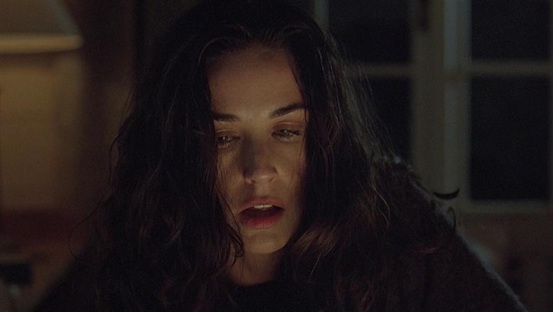 Demi Moore trong phim Ánh sáng tử thần - Half Light