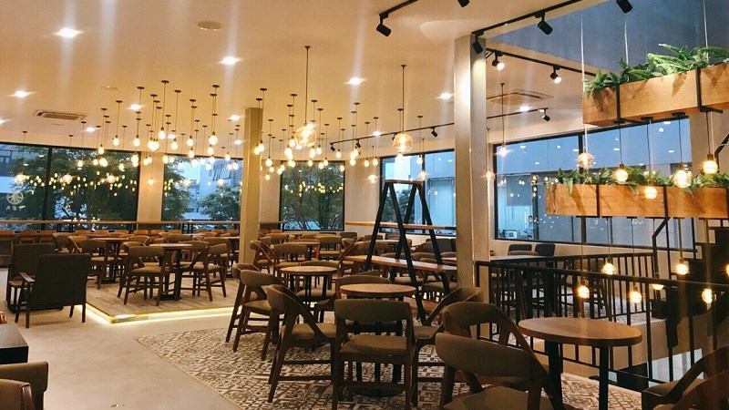 R&B có khá nhiều chi nhánh, mỗi chi nhánh là một phong cách decor khác nhau