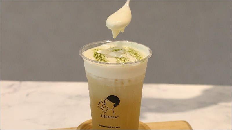 Trà macchiato béo ngậy với lớp kem cheese mịn màng quyến rũ phủ bên trên