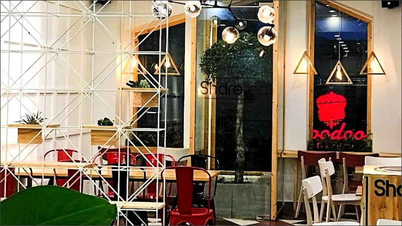 Sharetea có nhiều chi nhánh, không gian decor theo hơi hướng tối giản, hiện đại