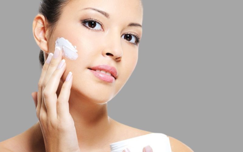 Sử dụng dưỡng ẩm